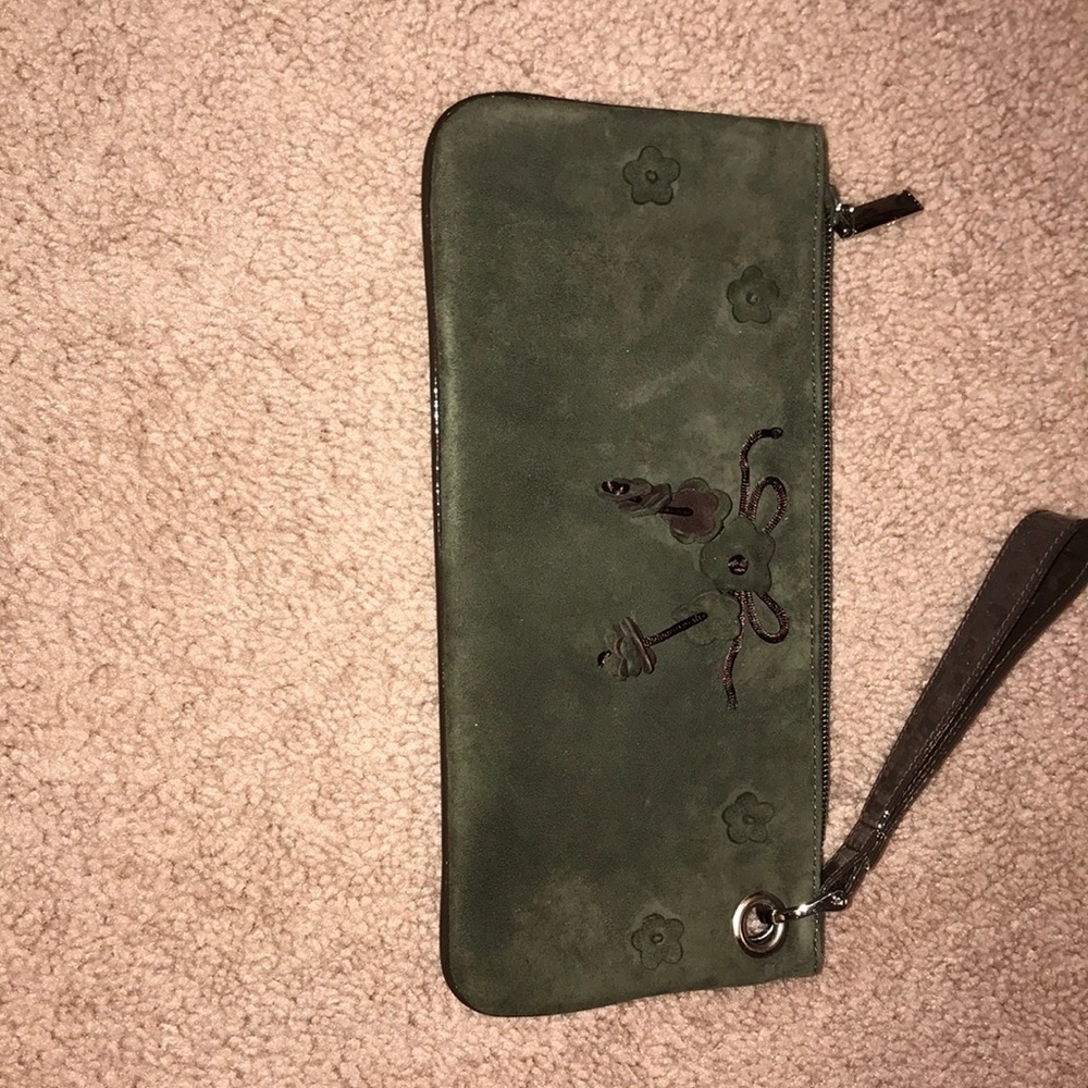 NWOT Vaneli suede like wristlet with flower design and multiple card pockets